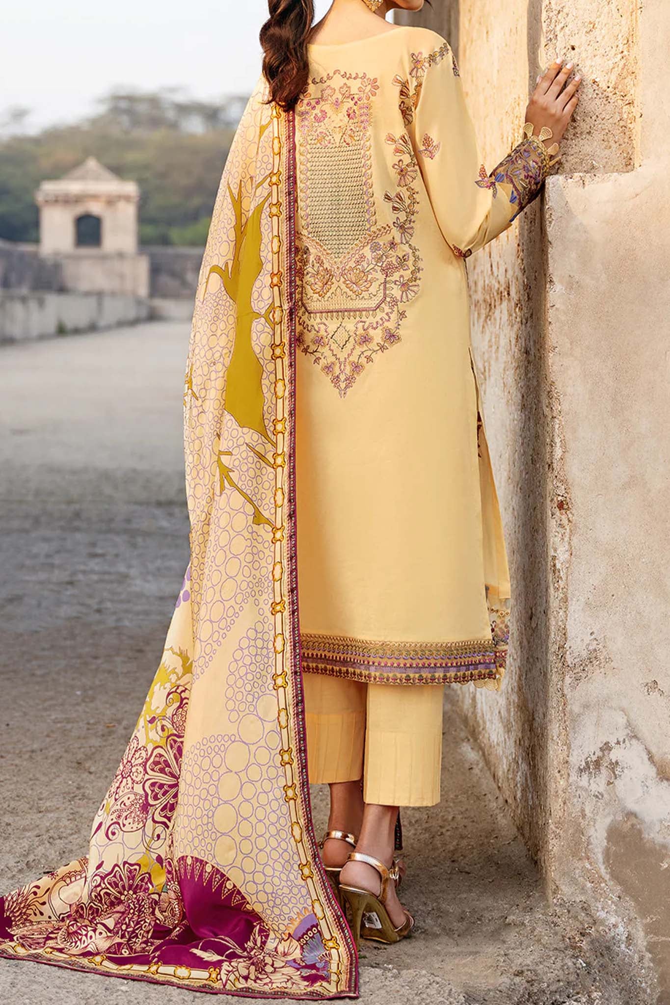 Andaaz by Ramsha Unstitched 3 Piece Luxury Lawn Vol-06 Collection'2023-Z-605