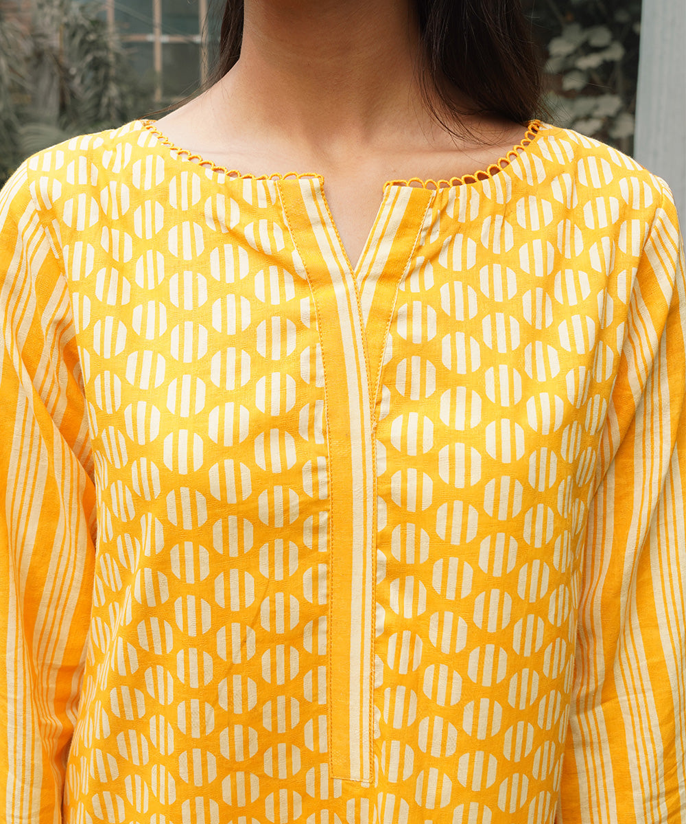 Aura By Kross Kulture Stitched Winter 2Pc - Printed Cotton Suit
