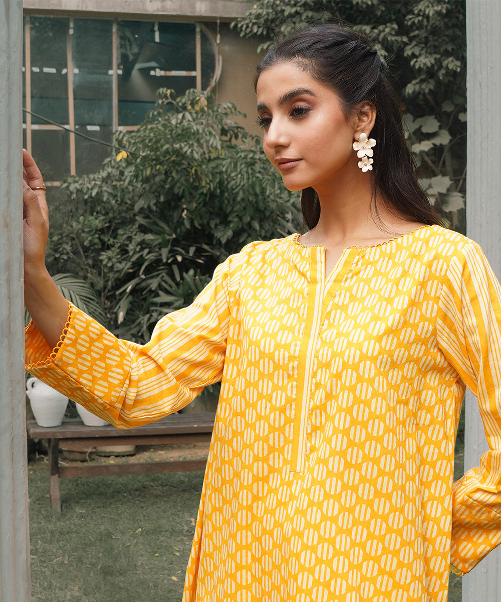 Aura By Kross Kulture Stitched Winter 2Pc - Printed Cotton Suit