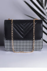 Fineur Shoulder Bag ChevronFlap - Black