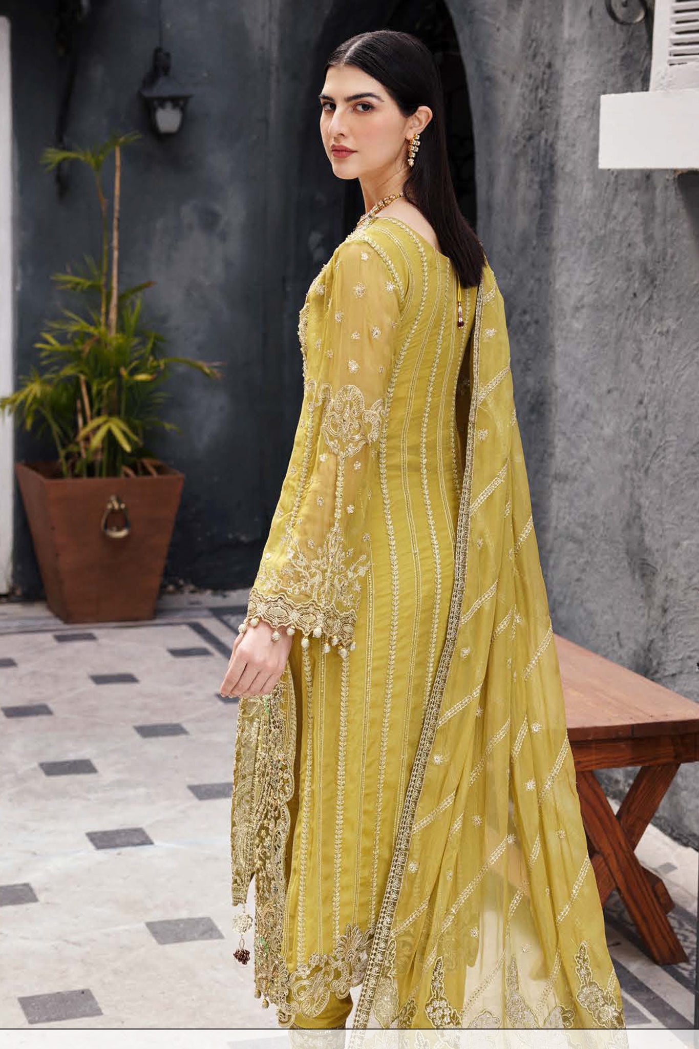 Nawabzadi By Emaan Adeel Unstitched 3 Piece Luxury Festive Formals Collection'2024-04-Aroohi