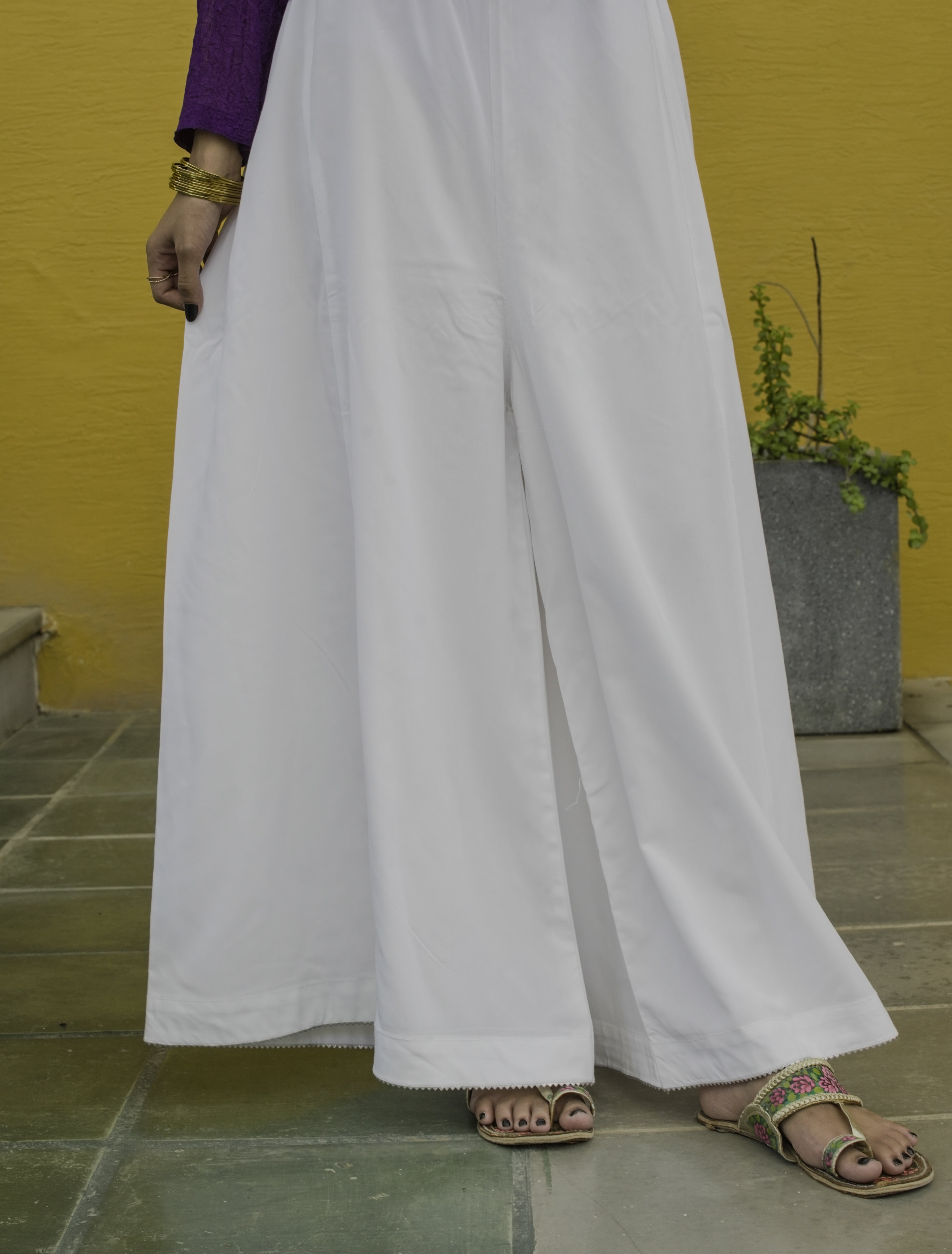 Deck Up Classic Flared Ijaar - White