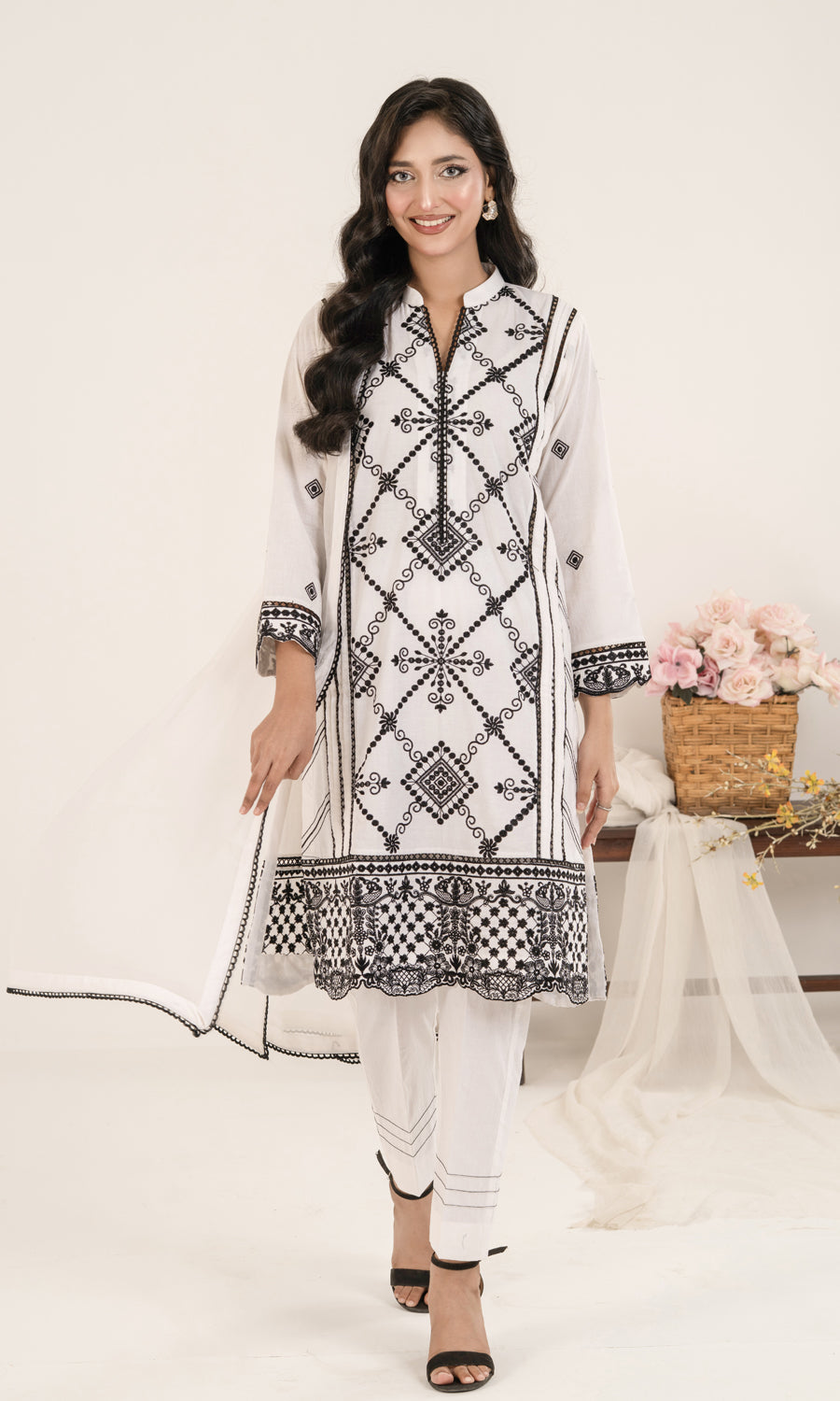 Shamooz Stitched 3 Piece Winter Collection'2025-White Tale SE-025