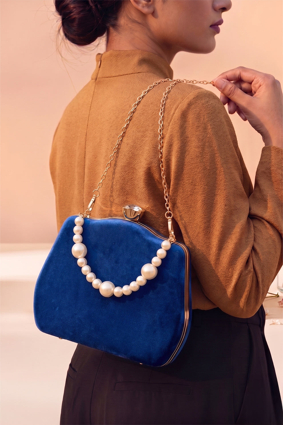 Trendy affordable women Clutch Purse bags. Clutches Collection Fineur Online Pakistan