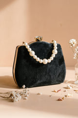 Trendy affordable women Clutch Purse bags. Clutches Collection Fineur Online Pakistan