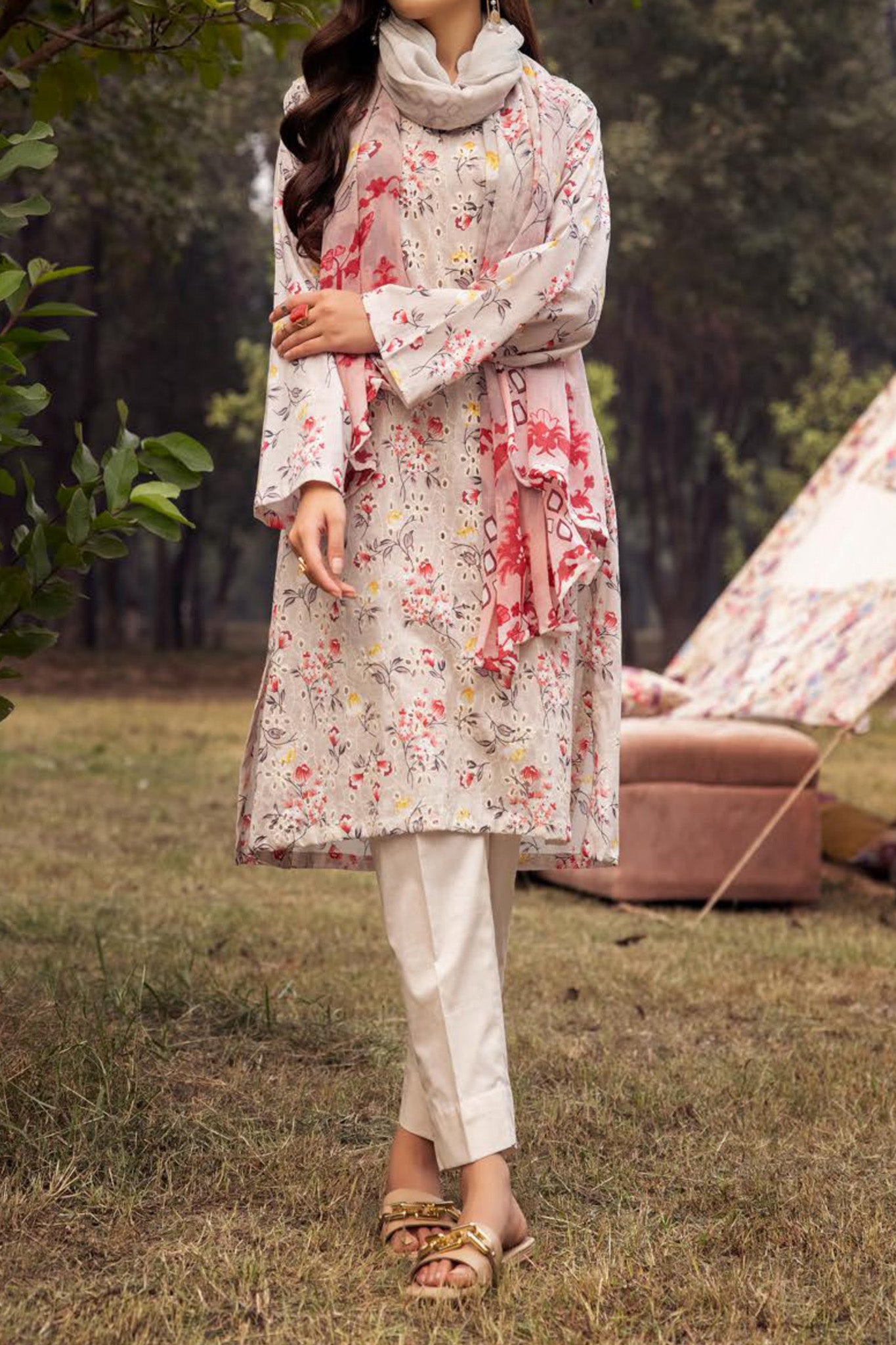 Mahee's by Riaz Arts 3 Piece Unstitched Chikankari Lawn Collection'2024-MC-07