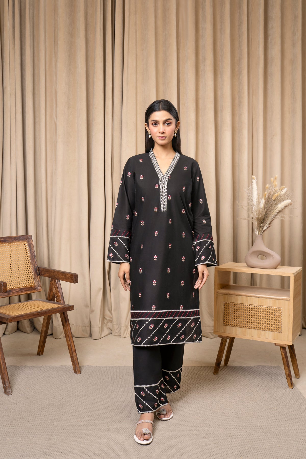 Zoya Zafar Stitched 2 Piece Cotton Collection'2025-Black Blossom