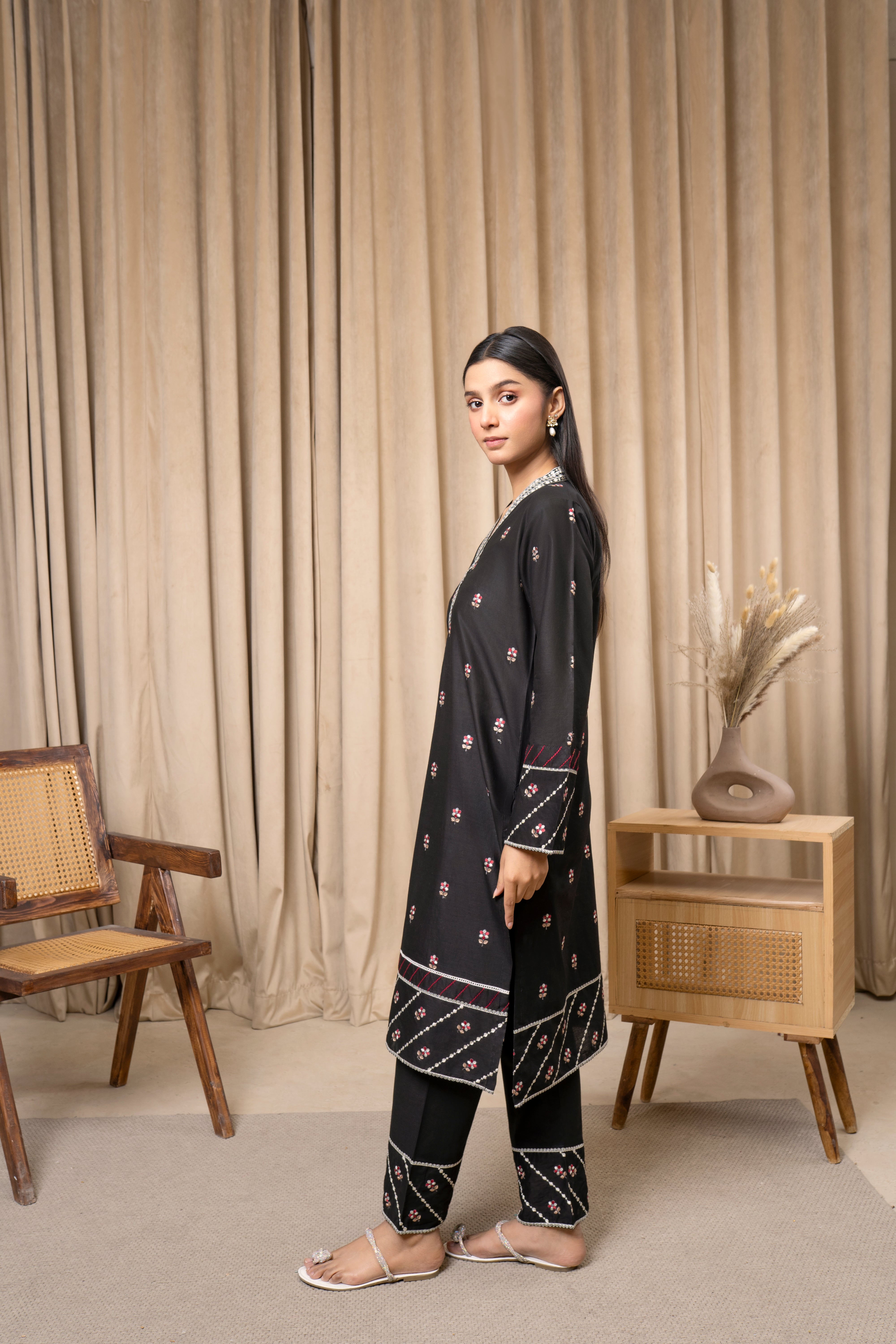 Zoya Zafar Stitched 2 Piece Cotton Collection'2025-Black Blossom