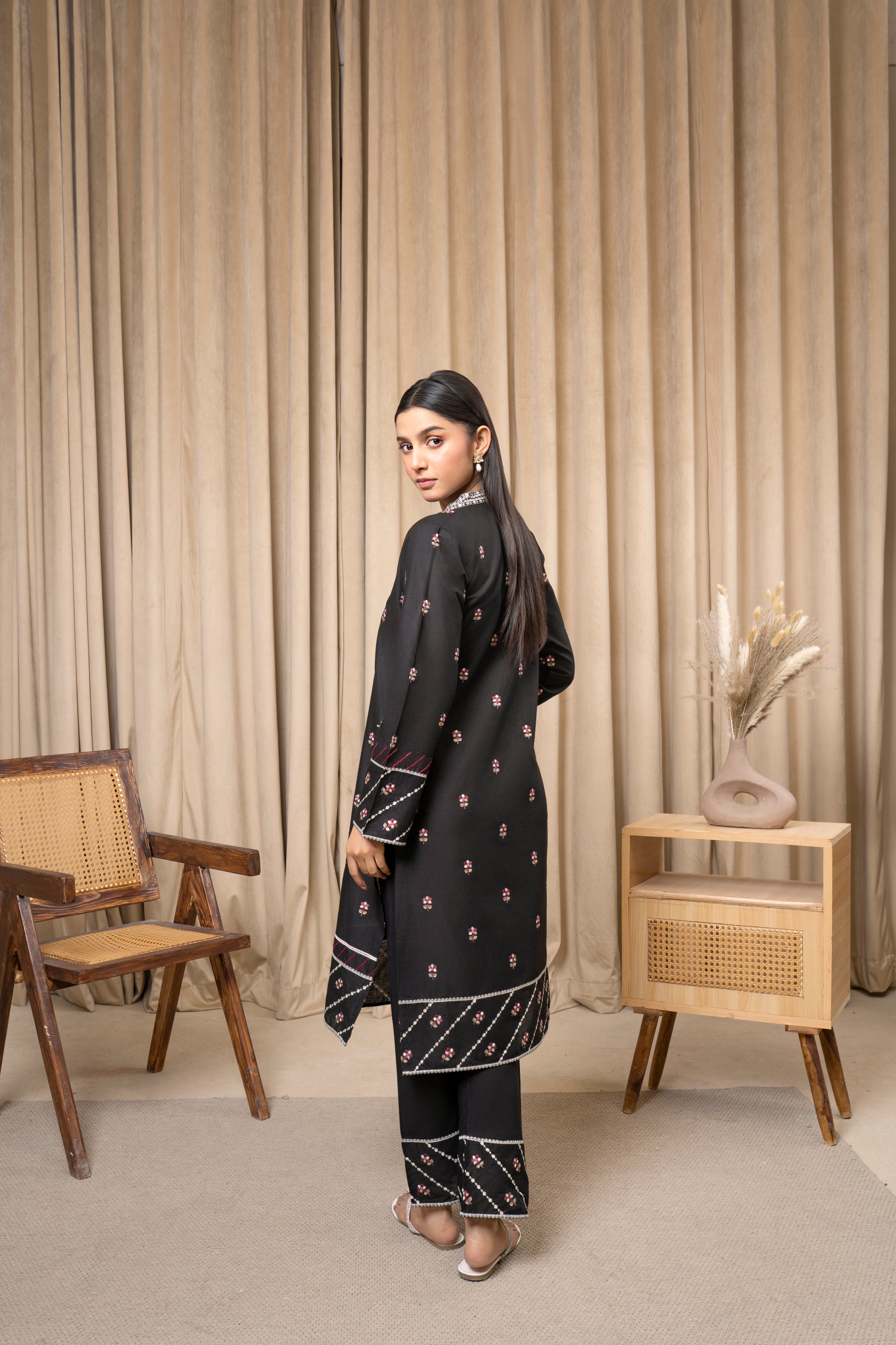 Zoya Zafar Stitched 2 Piece Cotton Collection'2025-Black Blossom