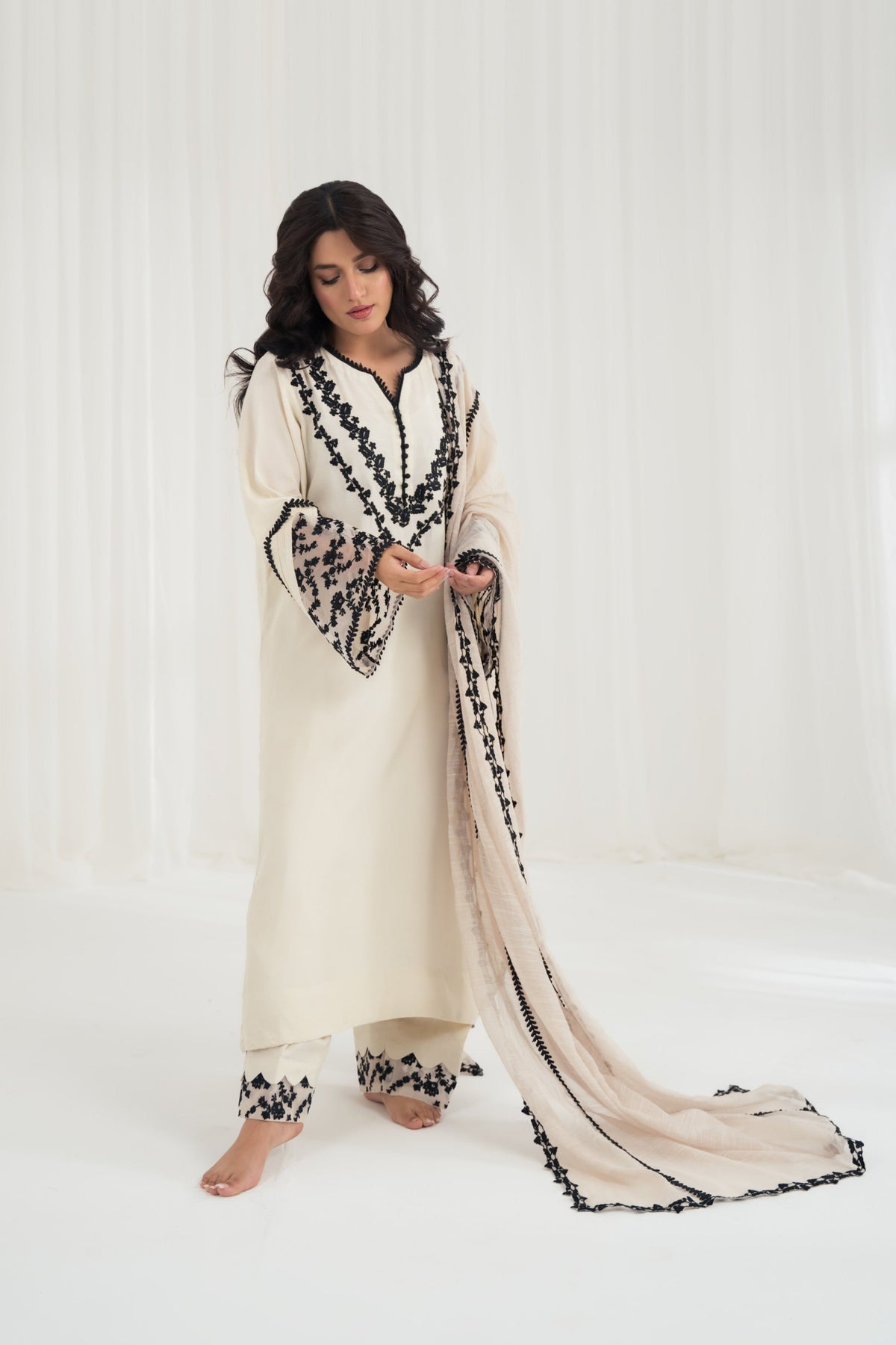 Charaghan By Qariney Stitched 3 Piece Winter Vol-02 Collection'2024-Ivory