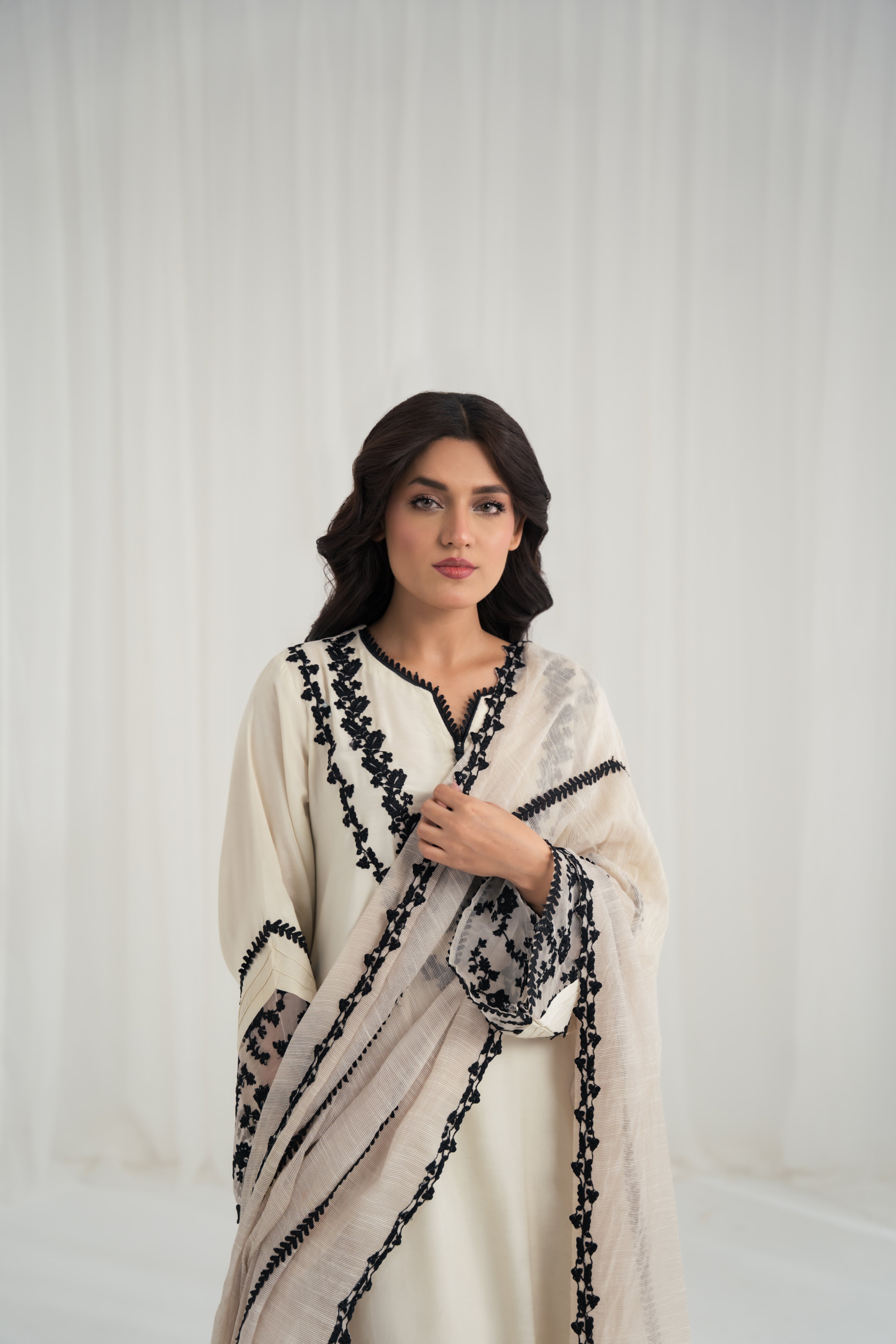 Charaghan By Qariney Stitched 3 Piece Winter Vol-02 Collection'2024-Ivory