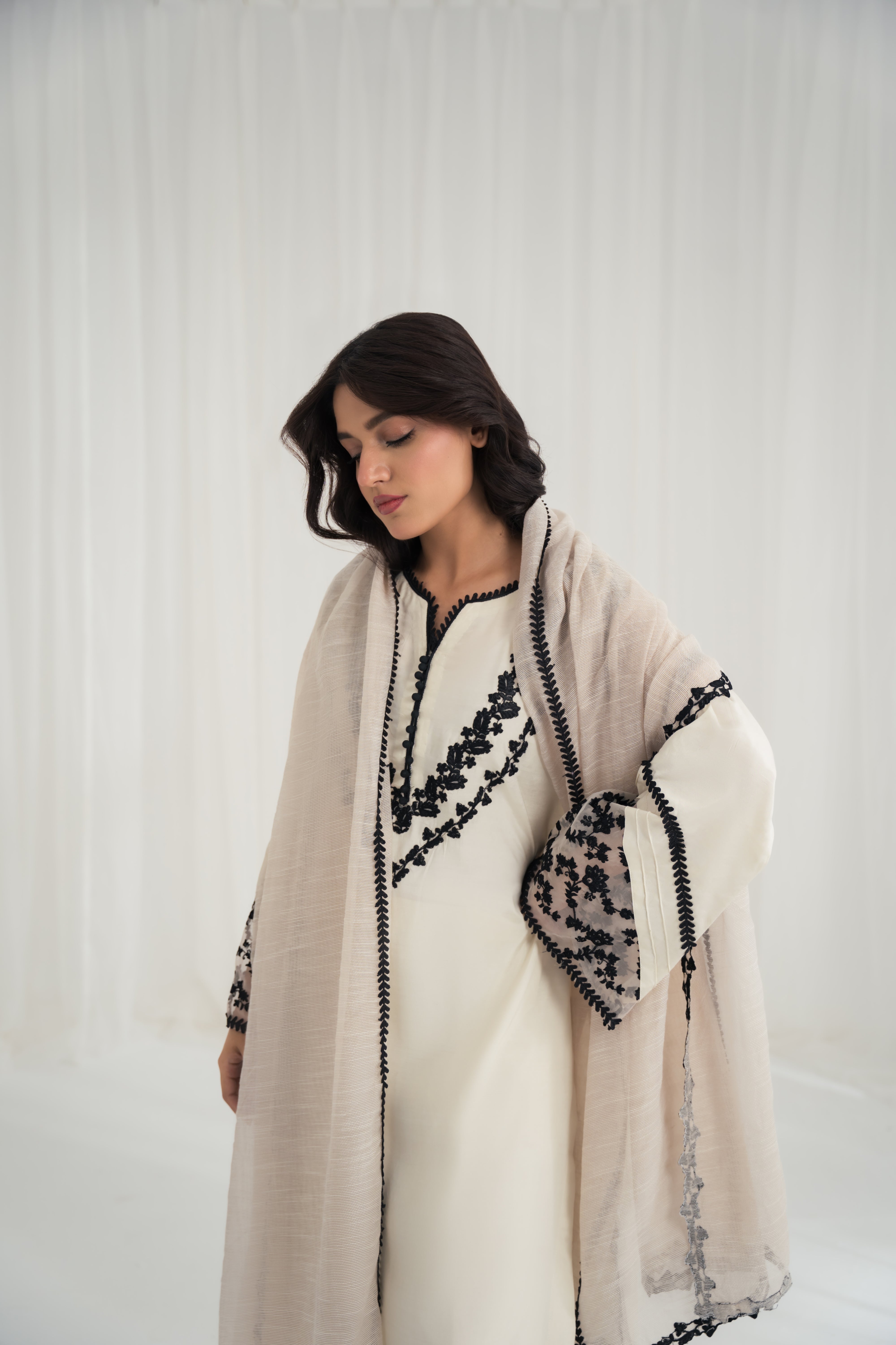 Charaghan By Qariney Stitched 3 Piece Winter Vol-02 Collection'2024-Ivory