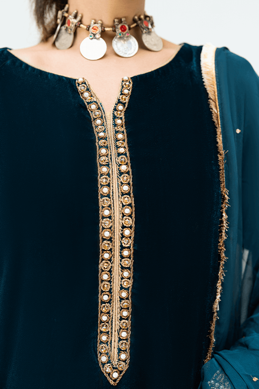 Bagh E Makhmal By Zaaviay Stitched Elmas (Three Piece)