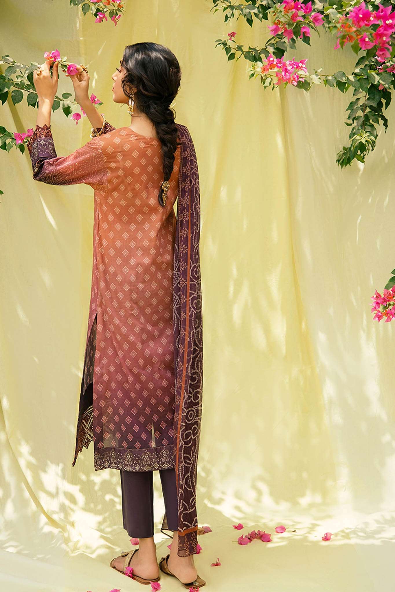 Afsana by Iznik Unstitched 3 Piece Embroidered Lawn Collection'2022-IAC-04-Gulmor