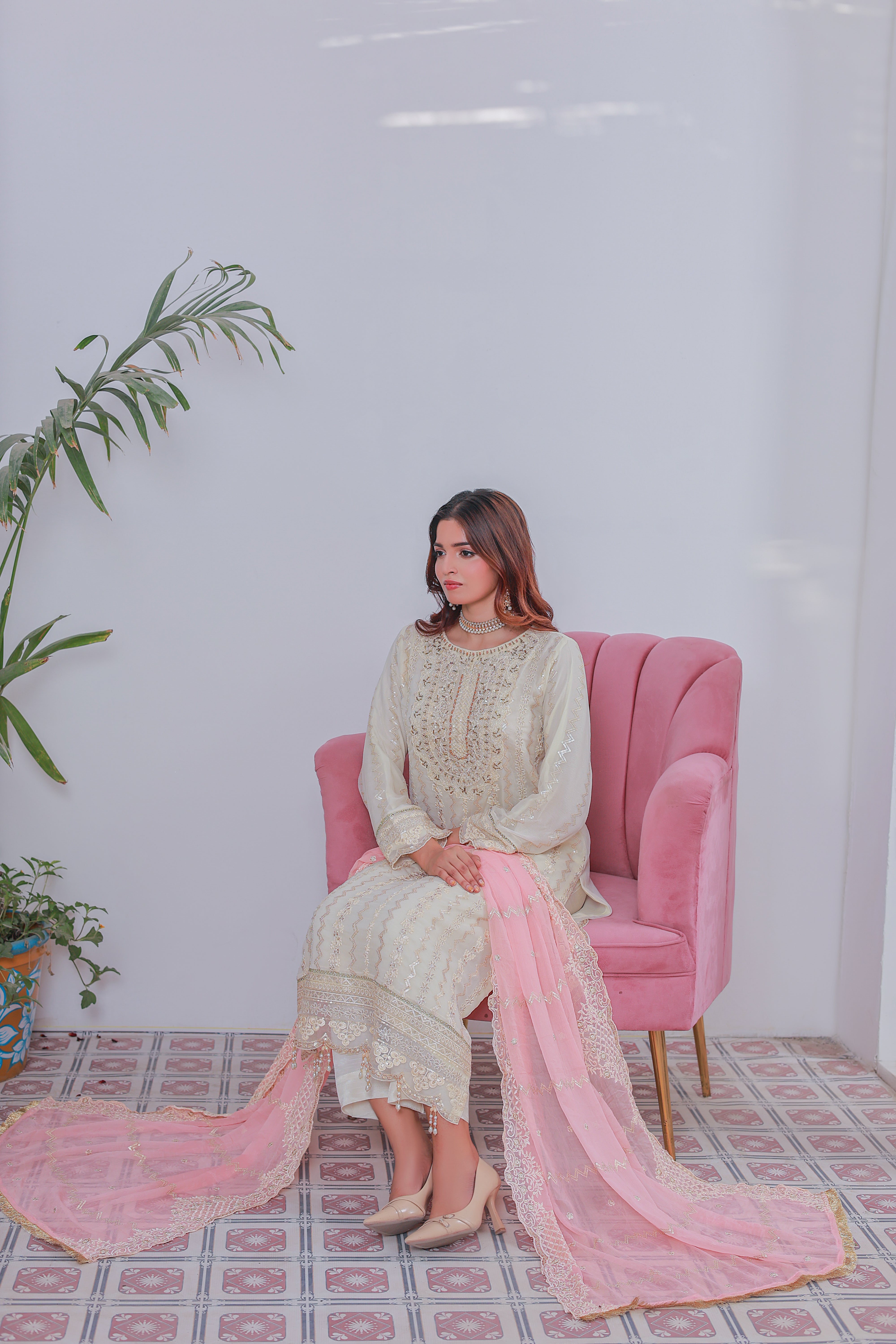 Umer Aayan Mahpara 03-Piece Embroidered Pista Chiffon Suit