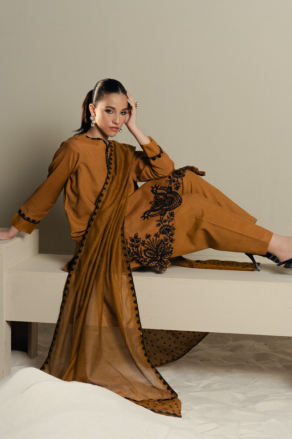 Lyla By Maryum N Maria Stitched 3 Piece Luxury Formals Collection'2025-Muse-Ms50374