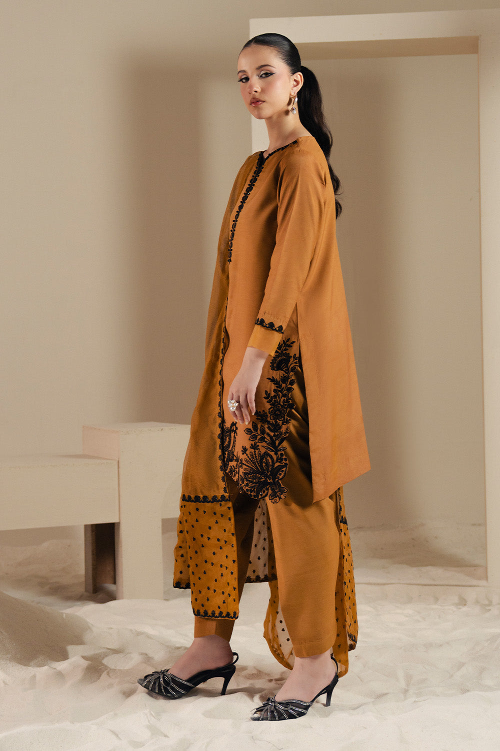 Lyla By Maryum N Maria Stitched 3 Piece Luxury Formals Collection'2025-Muse-Ms50374