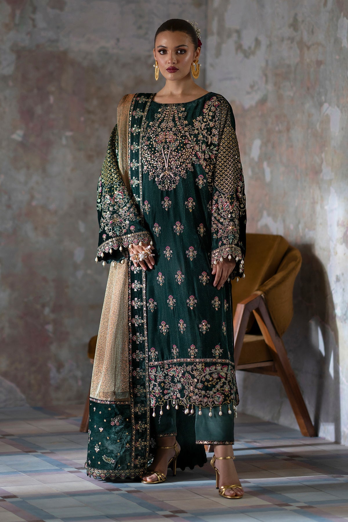 Saanjh By Emaan Adeel Unstitched 3 Piece Velvet Edit Collection'2024-Nisha