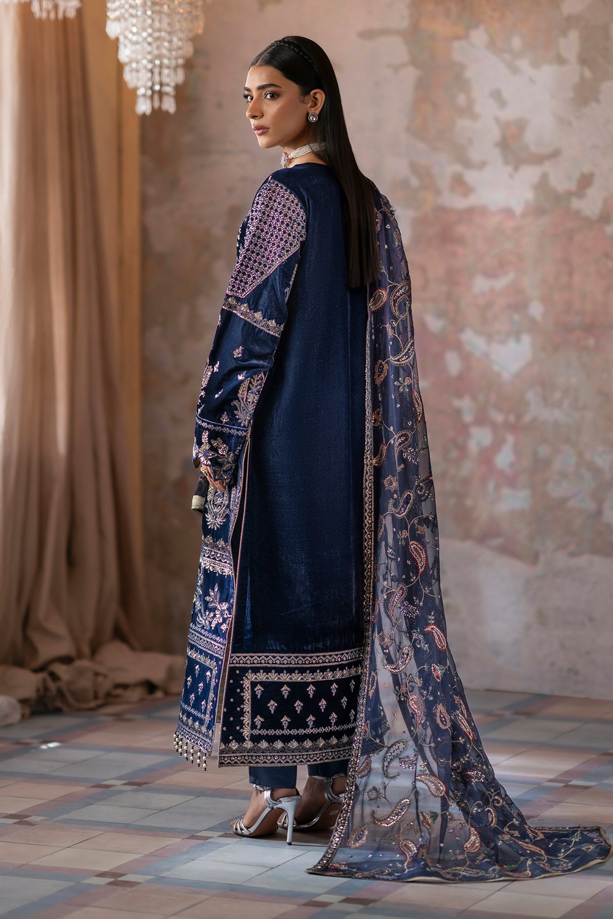 Saanjh By Emaan Adeel Unstitched 3 Piece Velvet Edit Collection'2024-Roshni