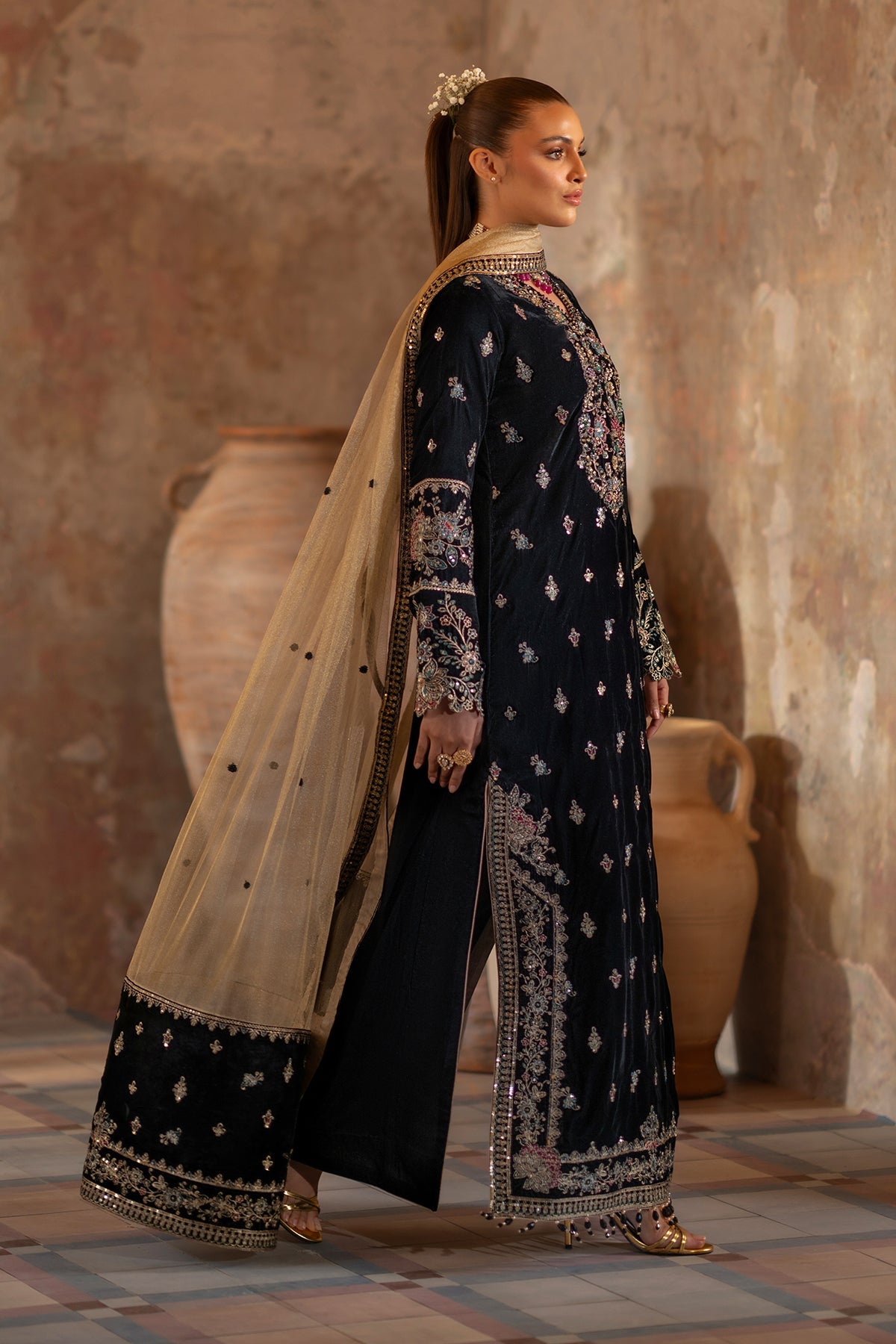 Saanjh By Emaan Adeel Unstitched 3 Piece Velvet Edit Collection'2024-Ishaan