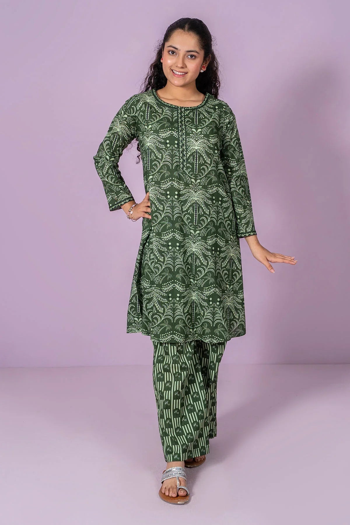 Shop ready made dresses for girls with latest suit designs. Soft, breathable outfits perfect for summer wear