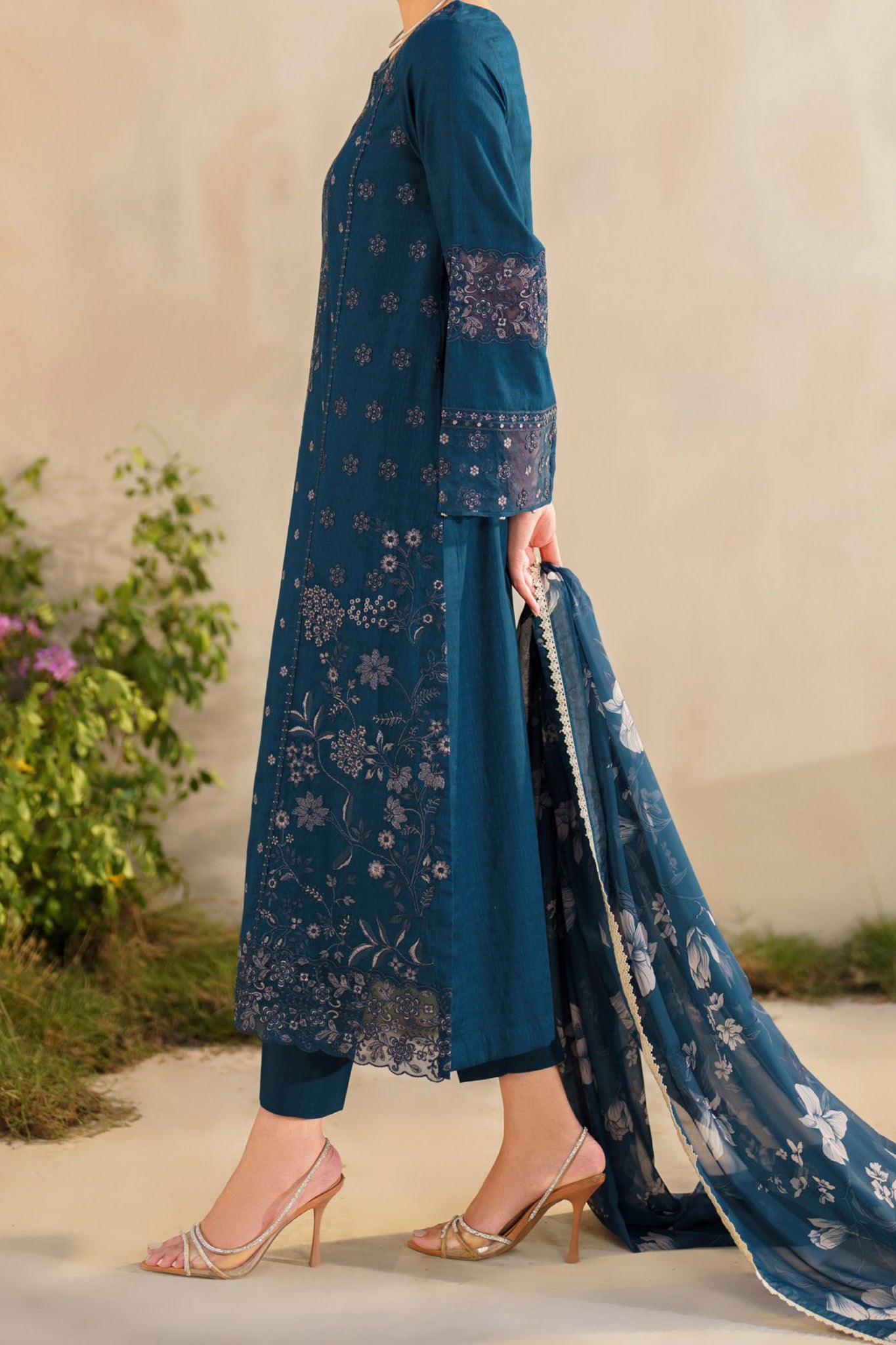 Iznik Unstitched 3 Piece Festive Embroidered Lawn Collection'2024-SFL-01