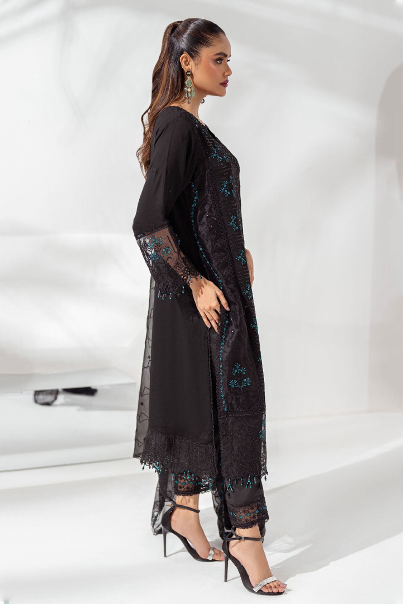 Mehru By Guzel Stitched 3 Piece Festive Formals Collection'2024-Siyah