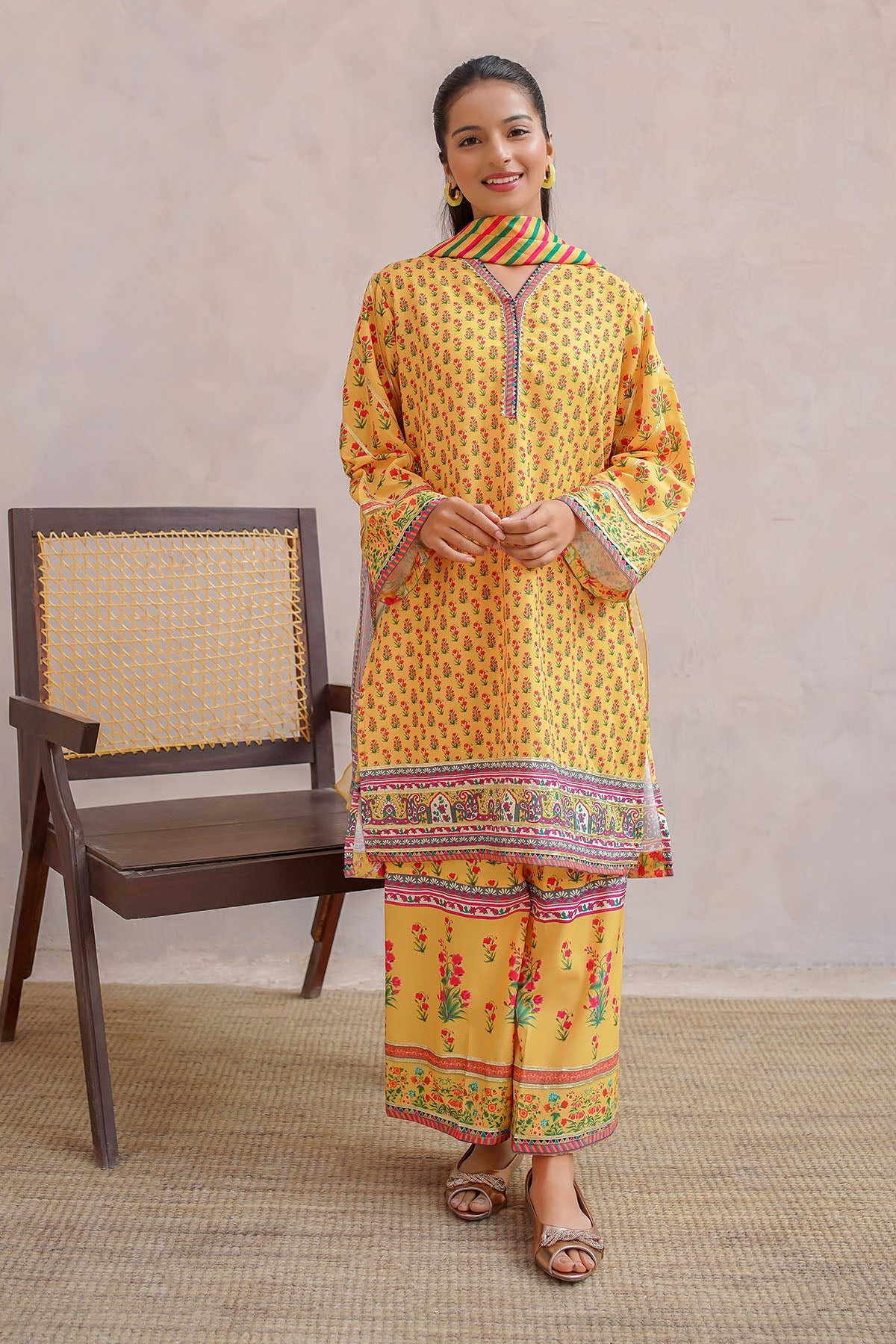 Shop the Swiss Lawn Digital Printed 3 Pc Suit, an elegant new style dress for girls. 