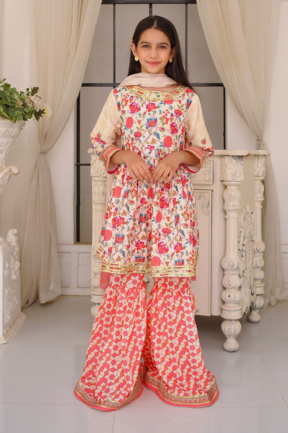 Shop elegant Swiss Lawn Digital Printed 3 Pc Suits with vibrant print and high-quality fabric. 