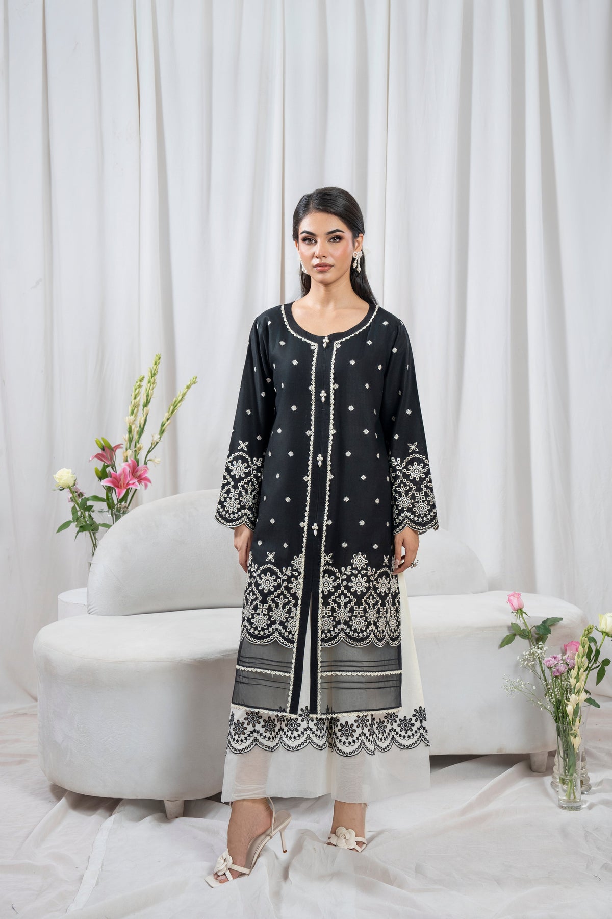 Zoya Zafar Stitched 2 Piece Cotton Collection'2025-Monochrome Maison
