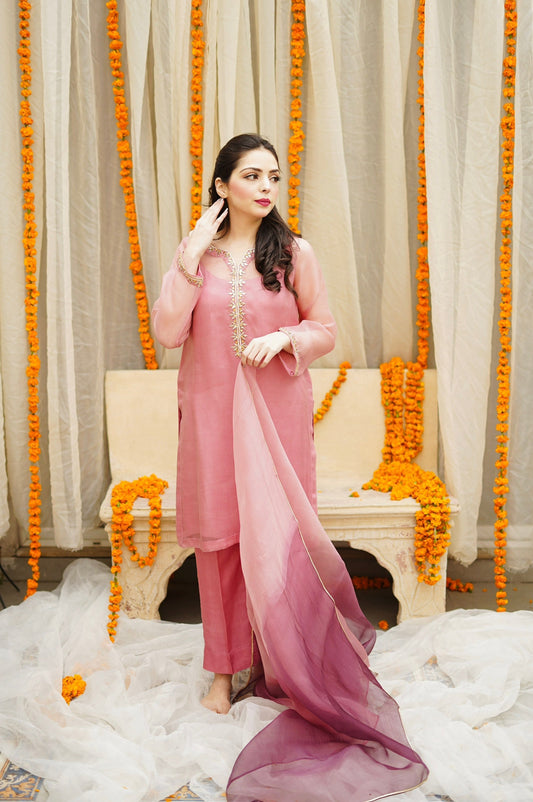 Pashma Khan Semi Formals Collection'2025-Gulabó