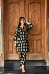 Amira's Grace 2Pcs Stitched Suit - zaibehoor