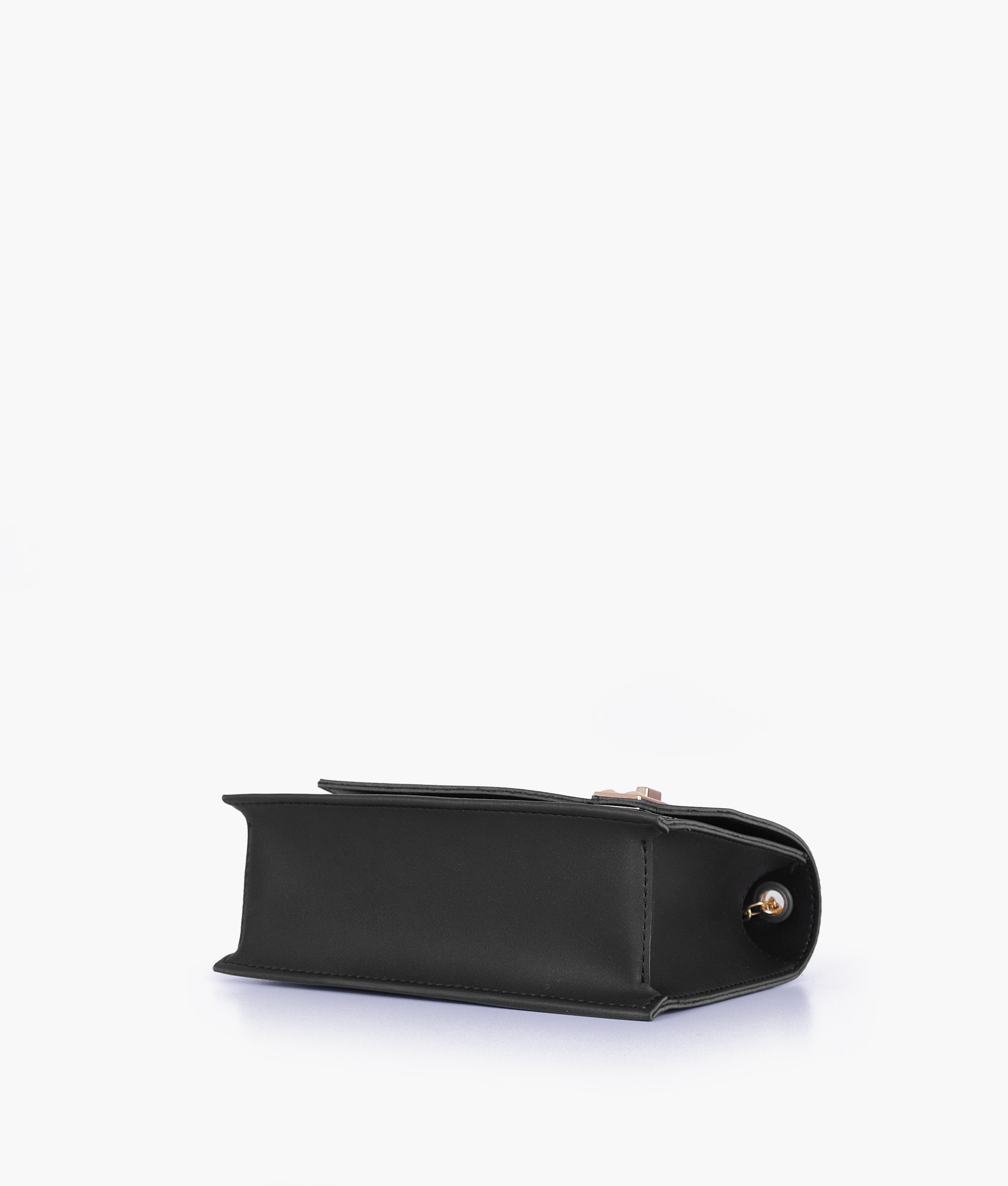 RTW Creation - Black chain shoulder bag with twist lock