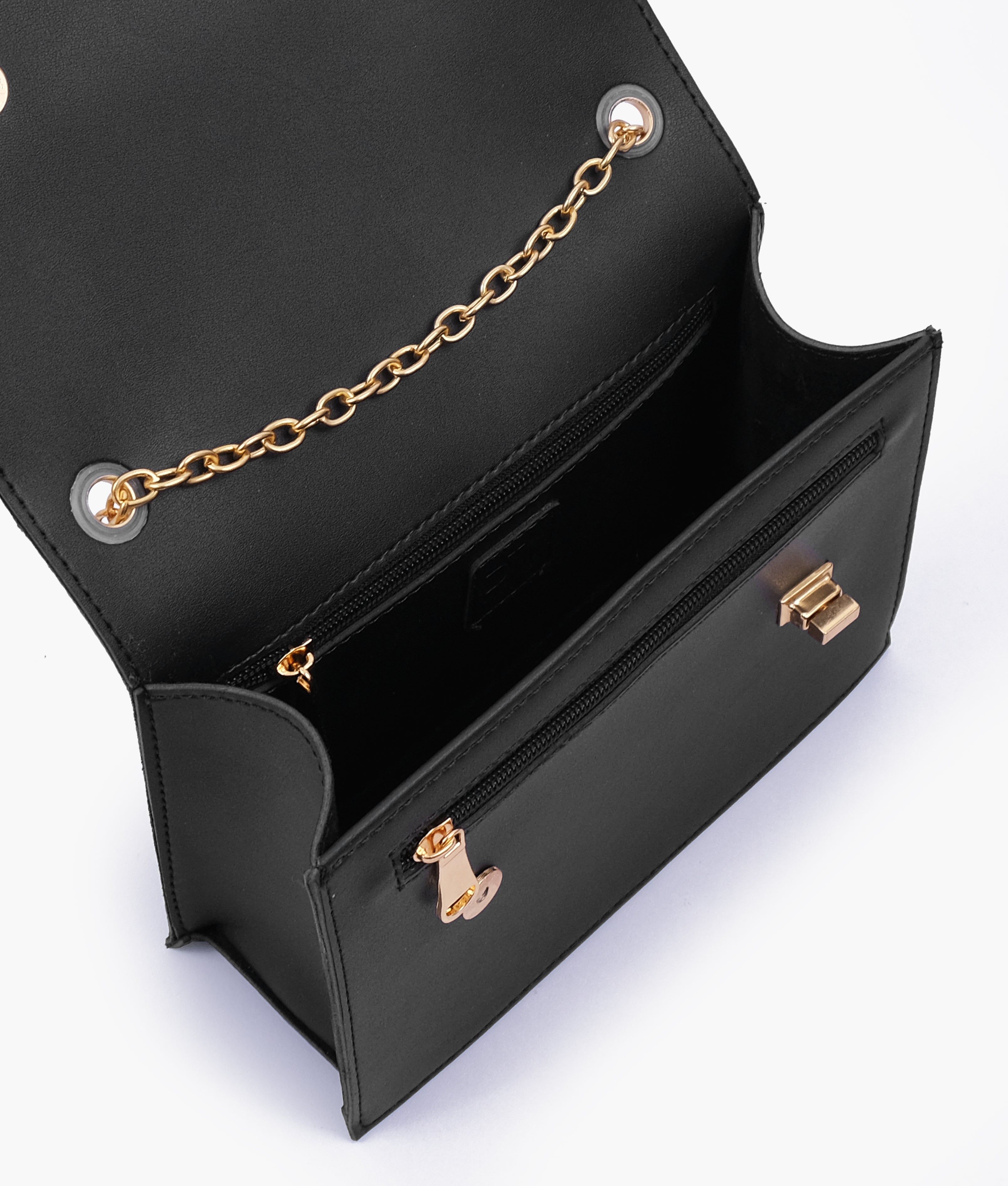 RTW Creation - Black chain shoulder bag with twist lock