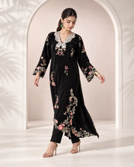 Elodie black two-piece kaftan – movement view