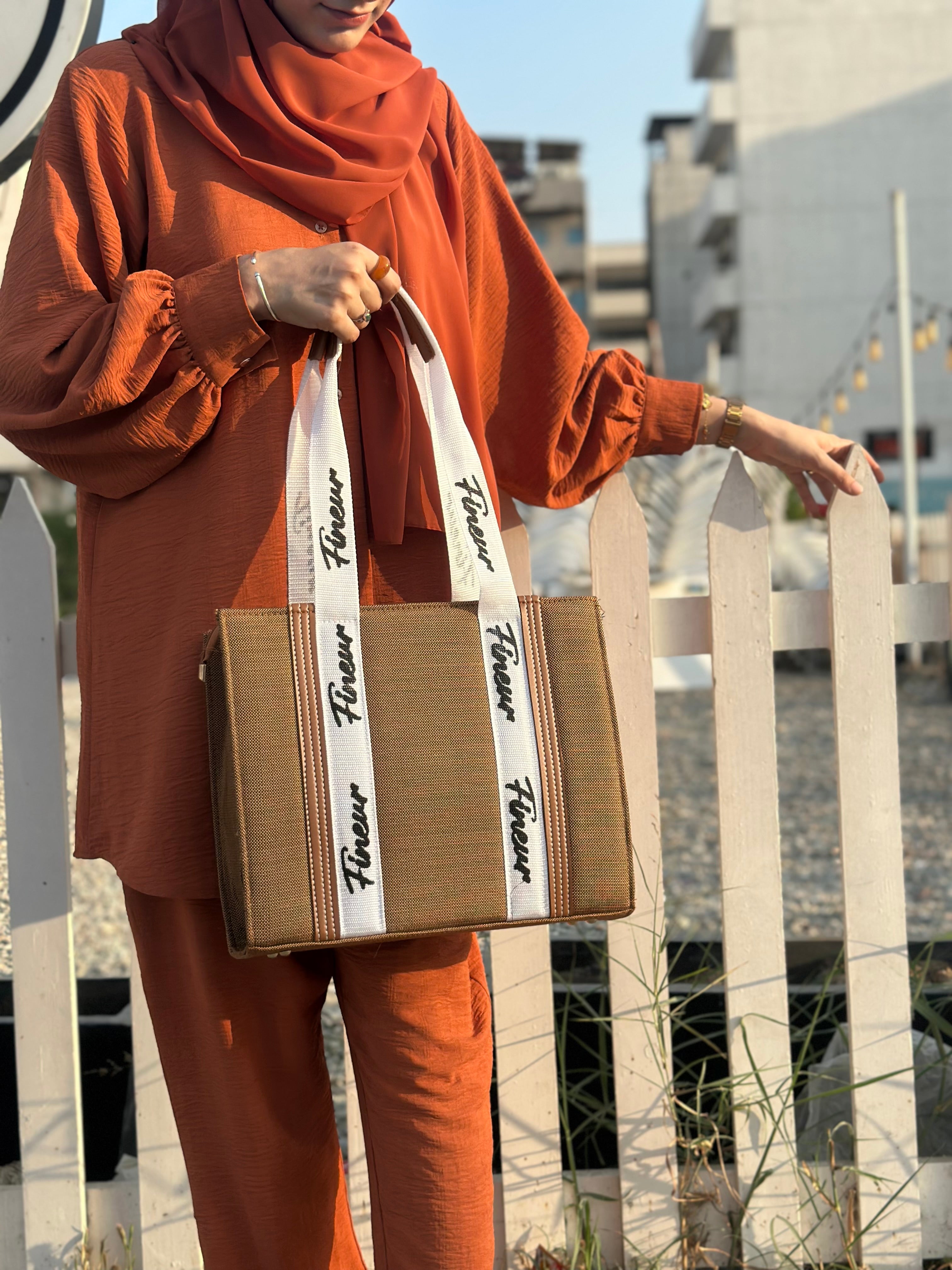 real look of tote bag Chloe style with fineur branding for girls Pakistan