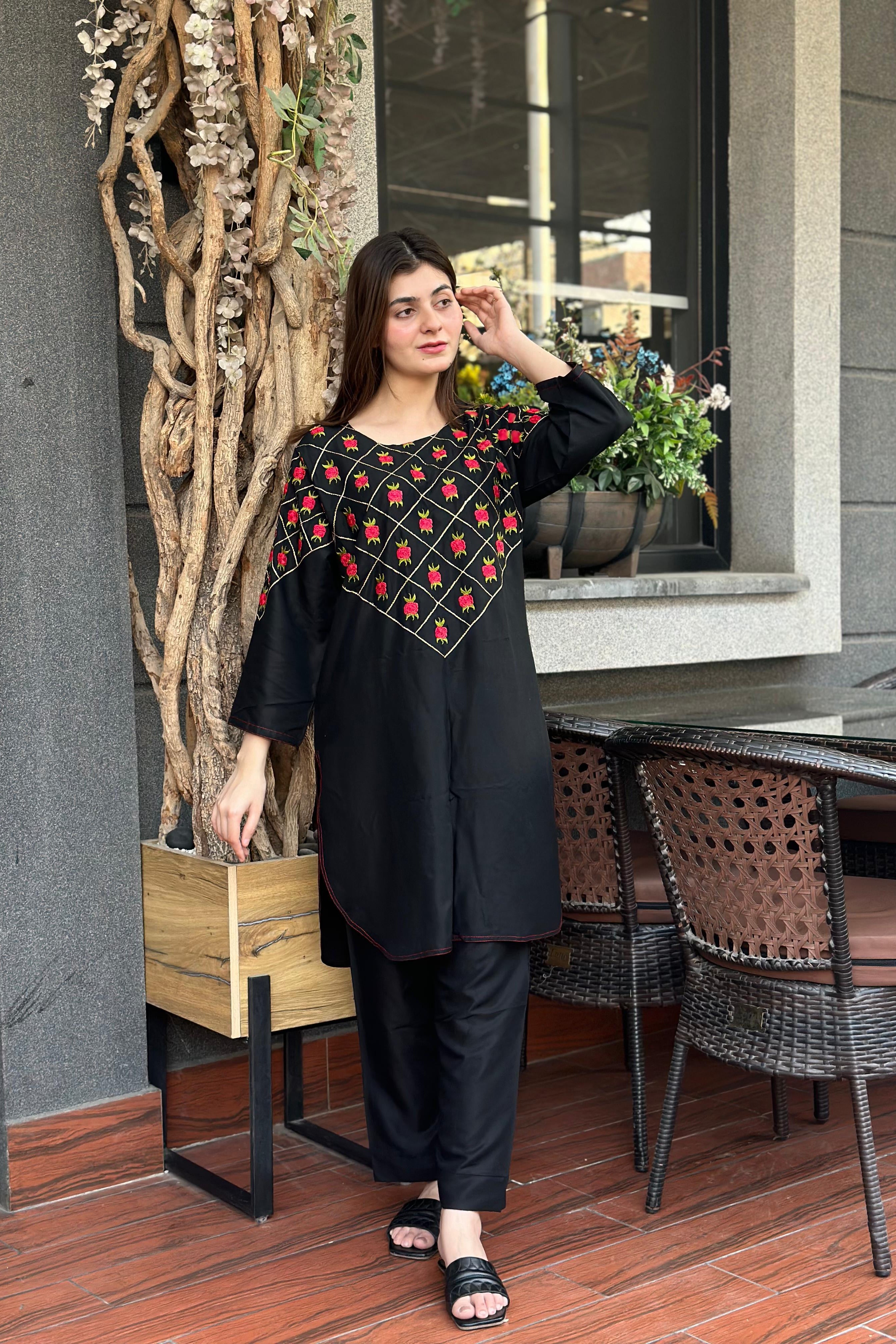 LAIRA Embroidered Article 2Pcs Stitched - zaibehoor