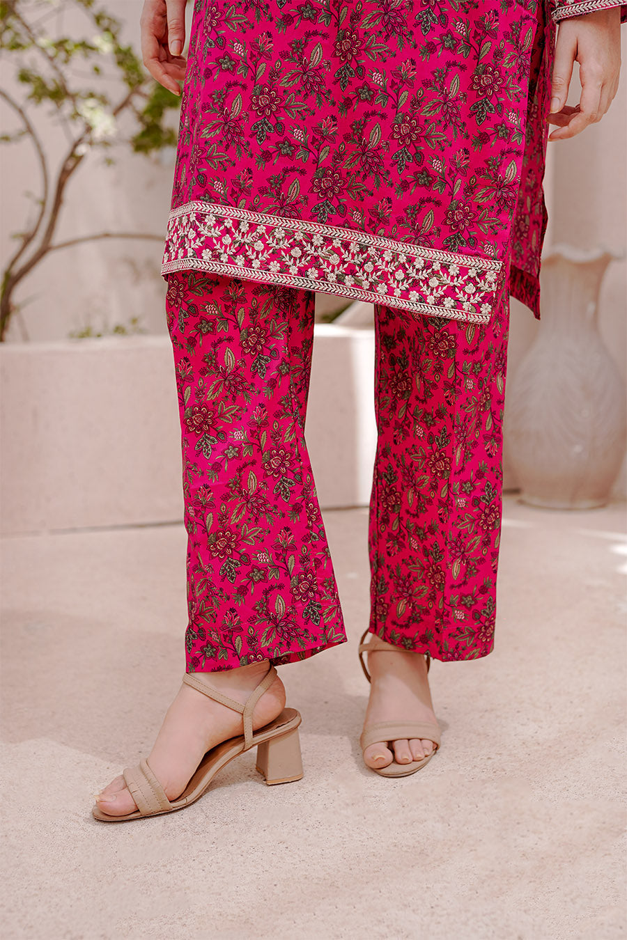 Waniya Stitched 3 Piece Embroidery Lawn Summer Collection'2025-Noorey