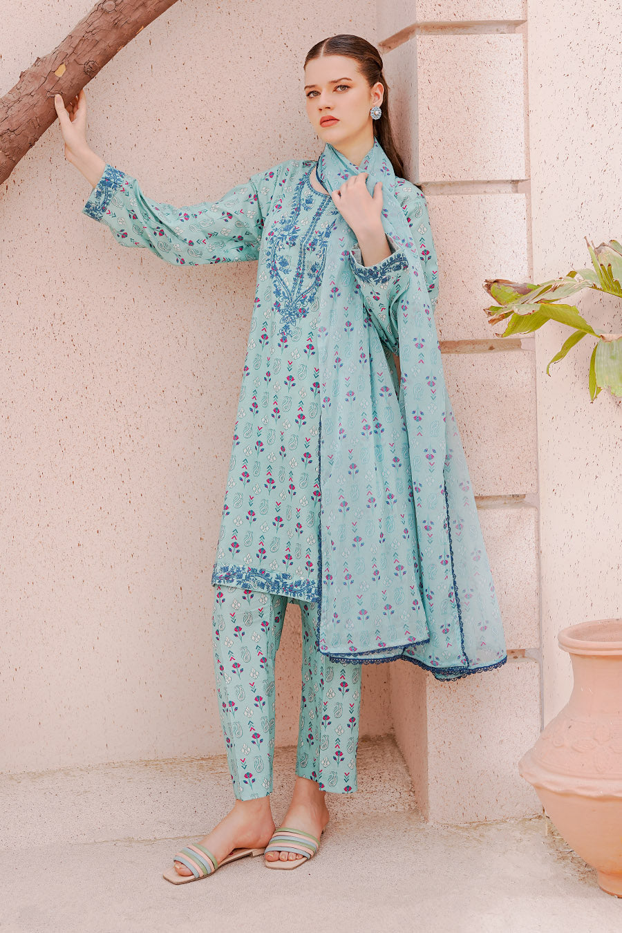 Waniya Stitched 3 Piece Embroidery Lawn Summer Collection'2025-Dante
