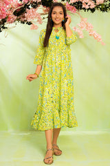 Discover stylish Western dresses for girls in Pakistan! Trendy, comfortable designs perfect for parties, school & casual wear. 