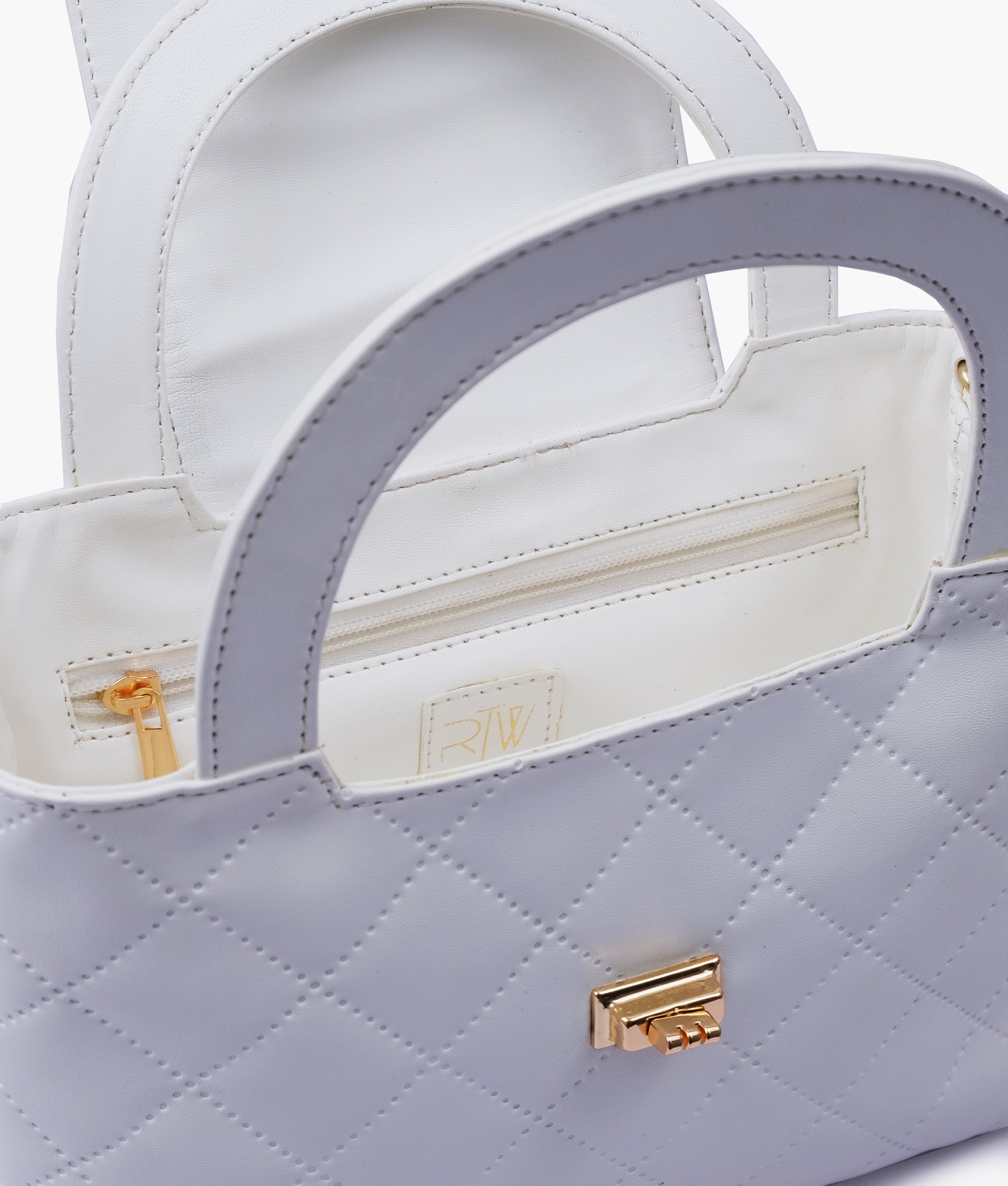 RTW Creation - White flap quilted bag with top handle