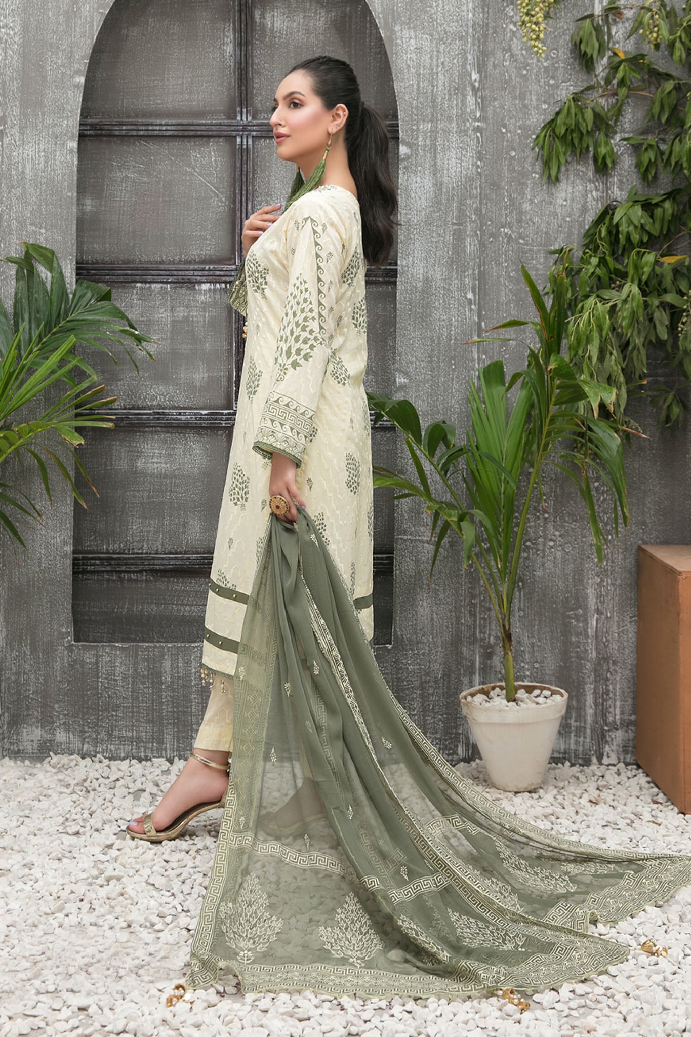 Saaliha by Tawakkal Unstitched 3 Piece Schiffli Table Print Lawn Collection'2022-S-7295